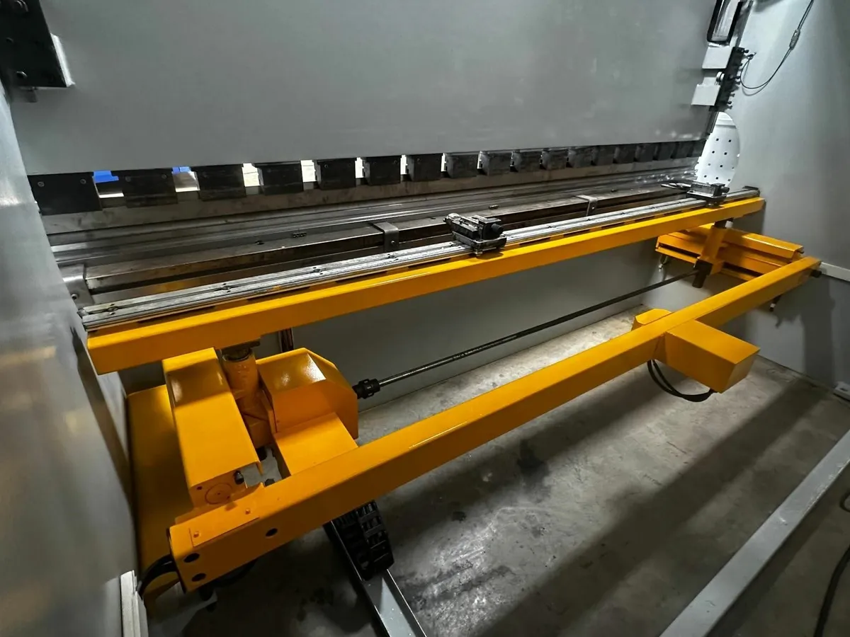 ERMAK 4100 X 300 TON PRESSBRAKE - Image 3