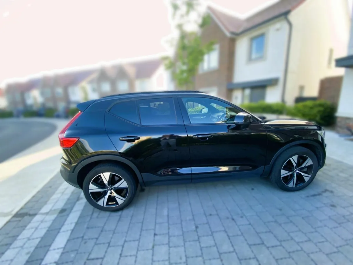 Volvo XC40 2022 Dual Motor P8 AWD - Image 4