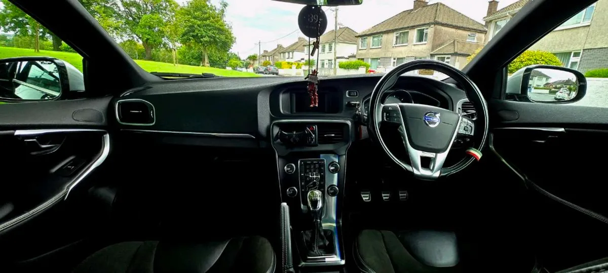 Volvo V40 R-Design Special Edition - Image 3