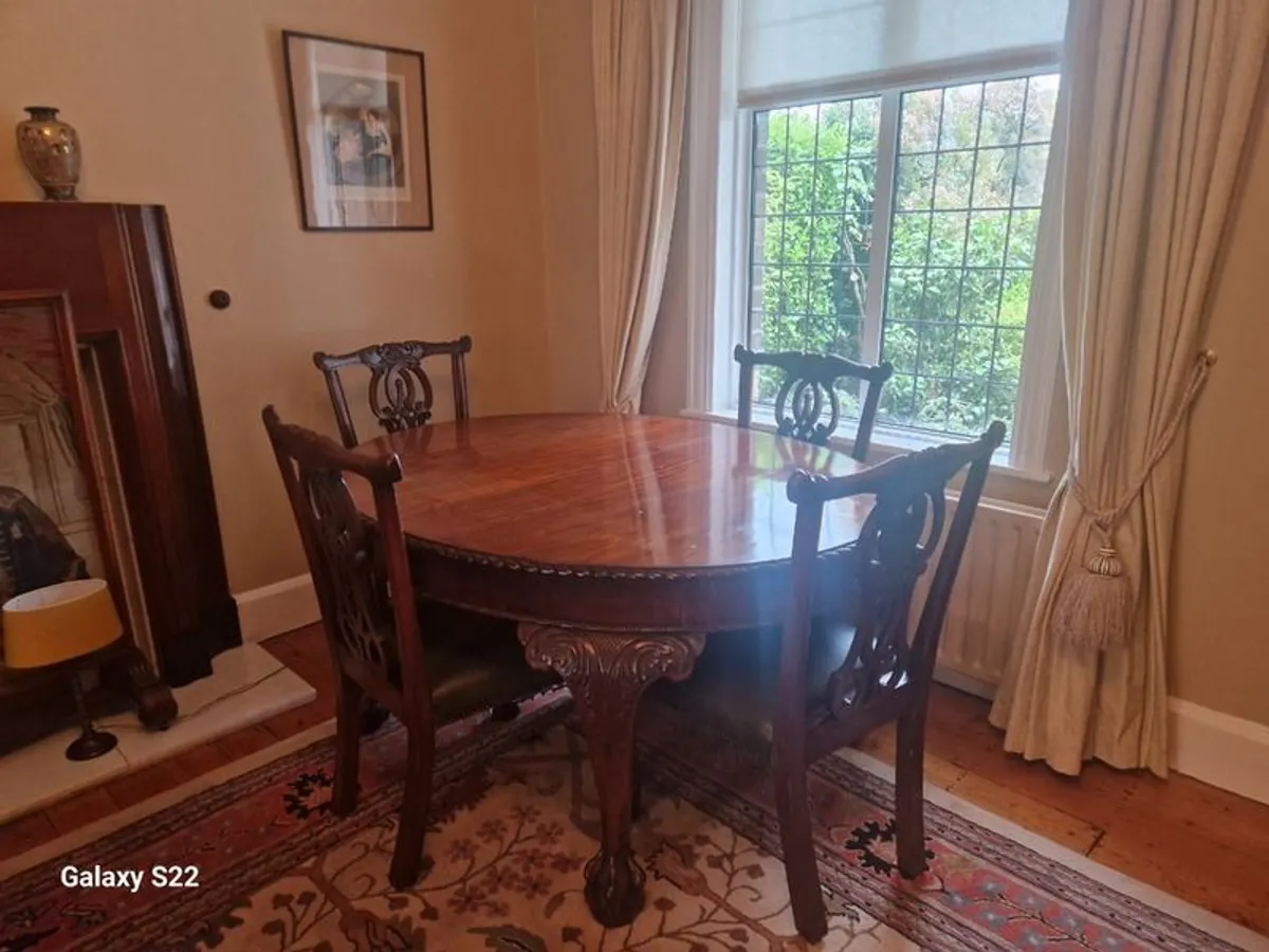 Dining room table and 8x chairs - Image 2