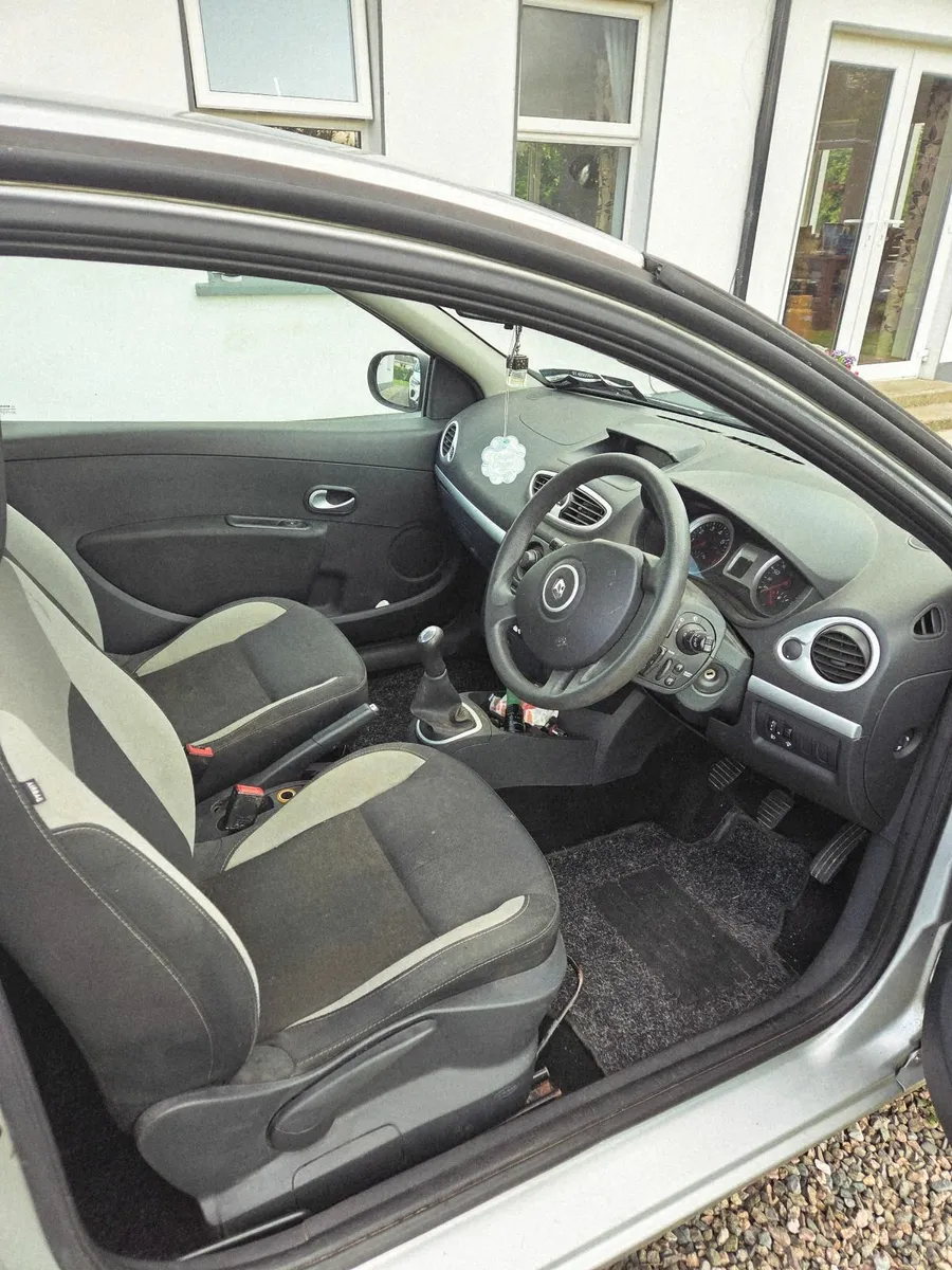 Renault Clio 2010 - Image 3