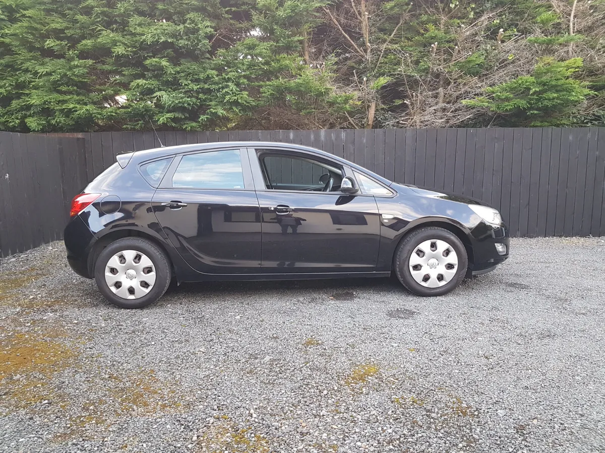 10 ASTRA NEW SHAPE.. 1.4cc PETROL - Image 4