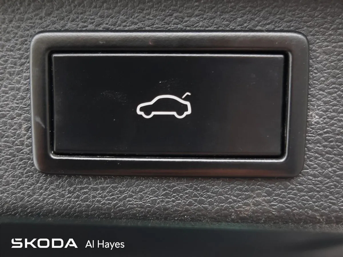 Skoda Kodiaq  panoramic Sunroof electric Boot sty - Image 4