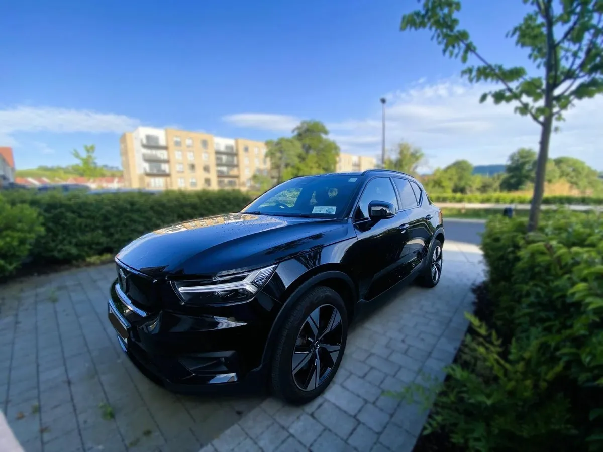 Volvo XC40 2022 Dual Motor P8 AWD - Image 3