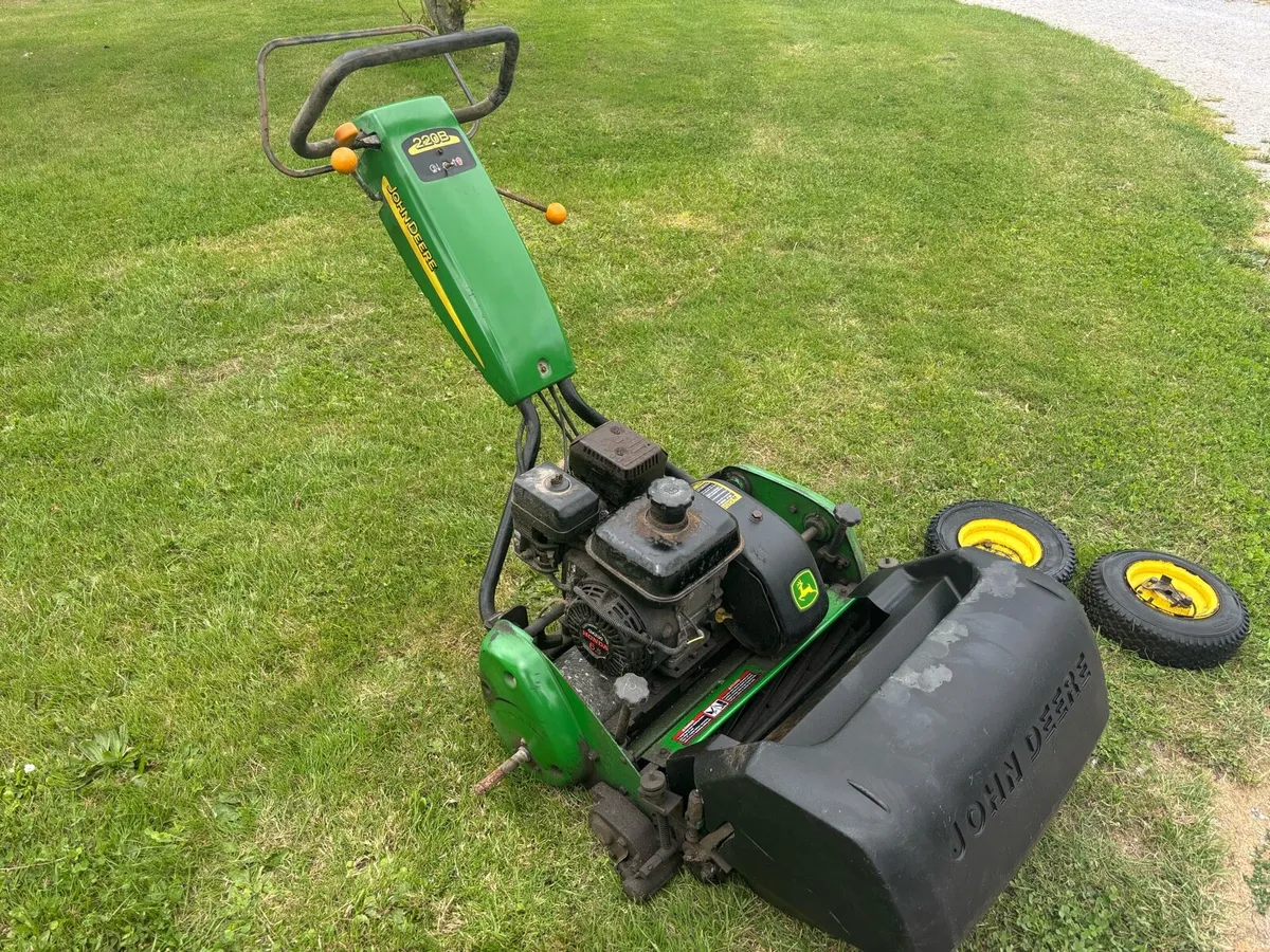John deer greens mower - Image 1