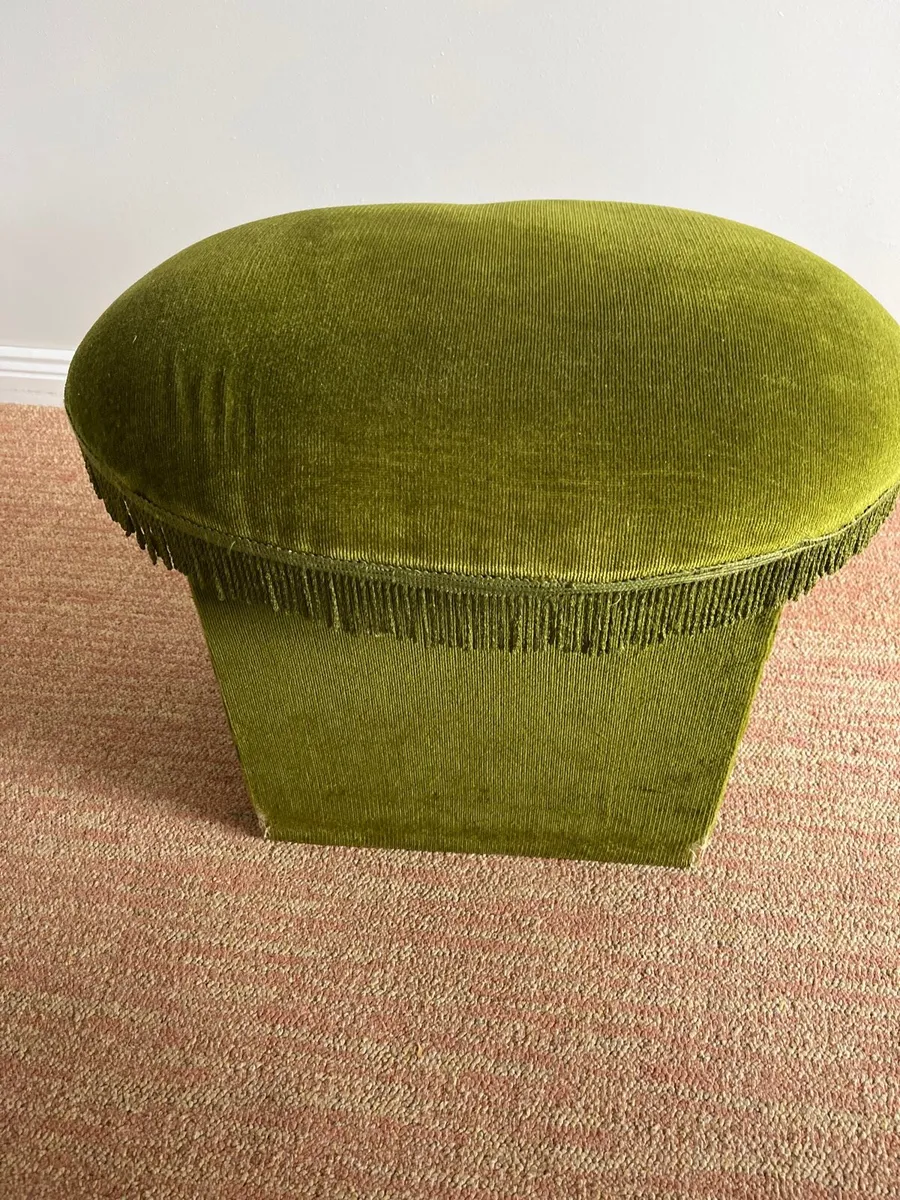 Retro bedroom storage unit/puff - Image 1