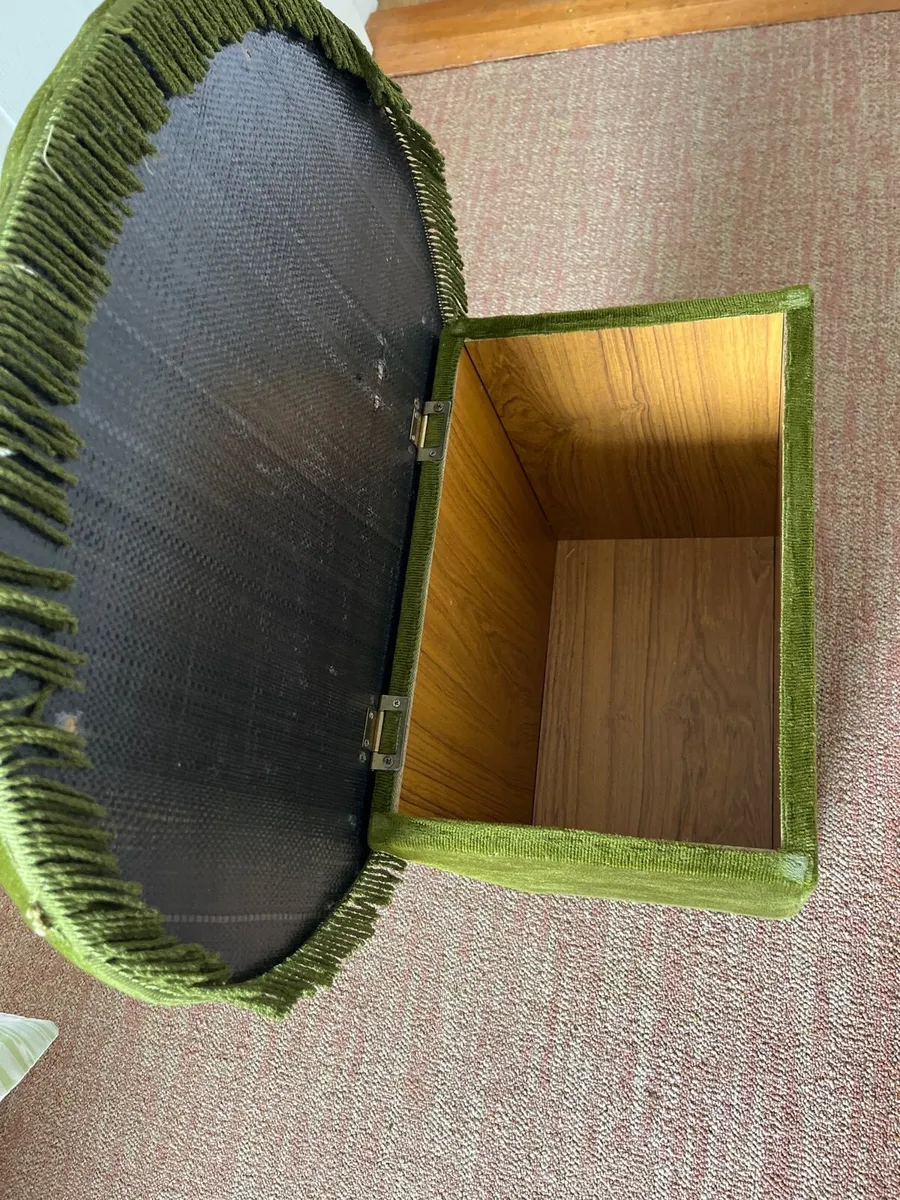Retro bedroom storage unit/puff - Image 2