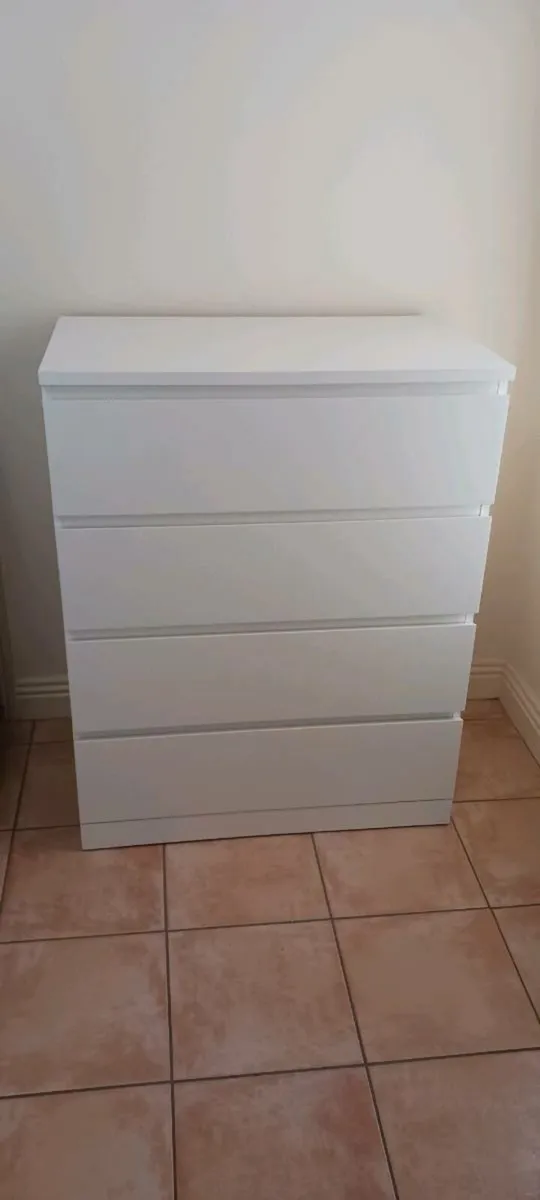 Chest of drawers - Image 1