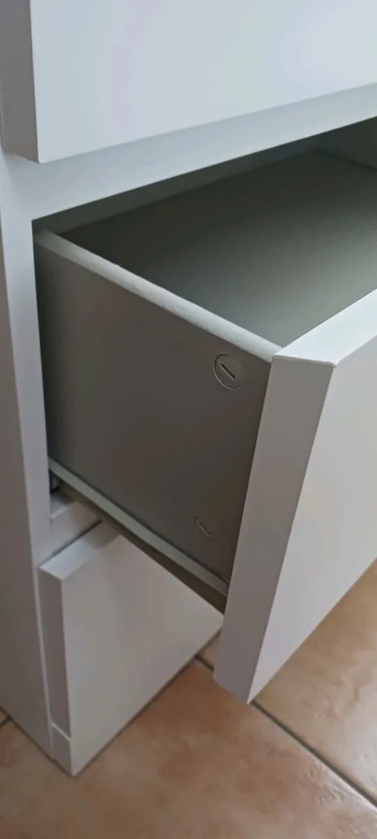 Chest of drawers - Image 3