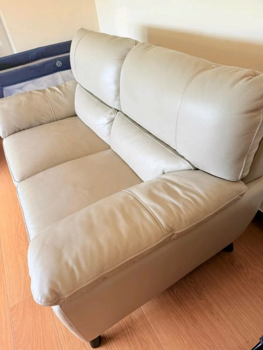 3,2,1 lounge suite extra big. - Image 4