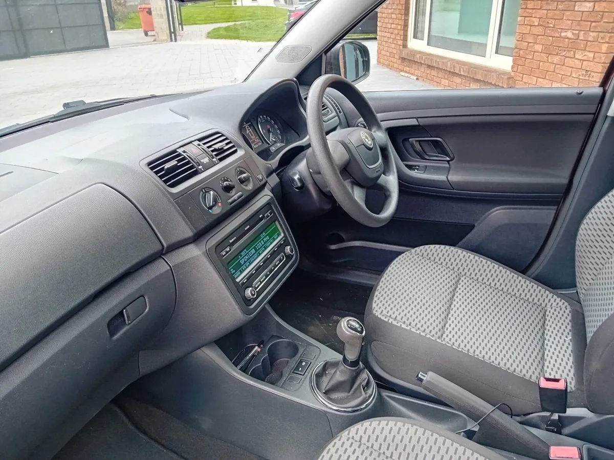 Skoda fabia hatchback 2012 nct/tax - Image 4