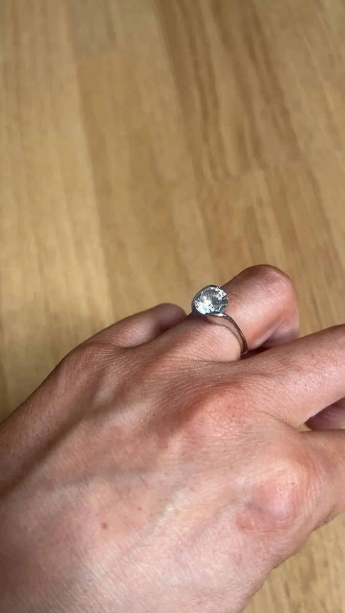Engagement ring - Image 1