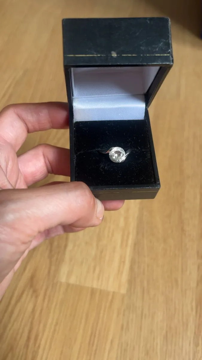 Engagement ring - Image 2