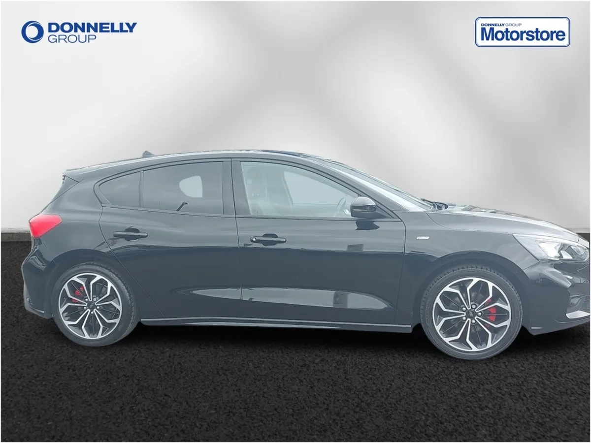 Ford Focus Hatchback ST-Line X - Image 3