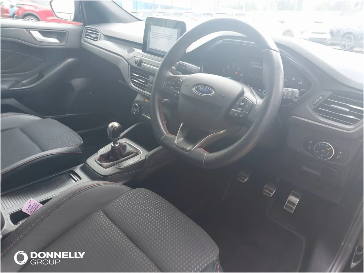 Ford Focus Hatchback ST-Line X - Image 4