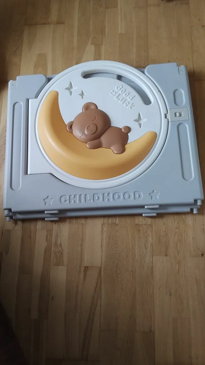 Nursery play pen - Image 1
