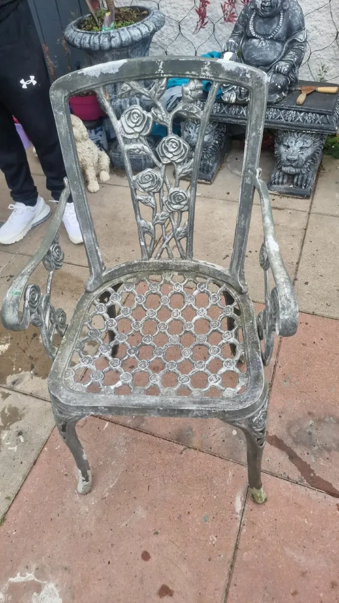 Garden table and chairs - Image 2