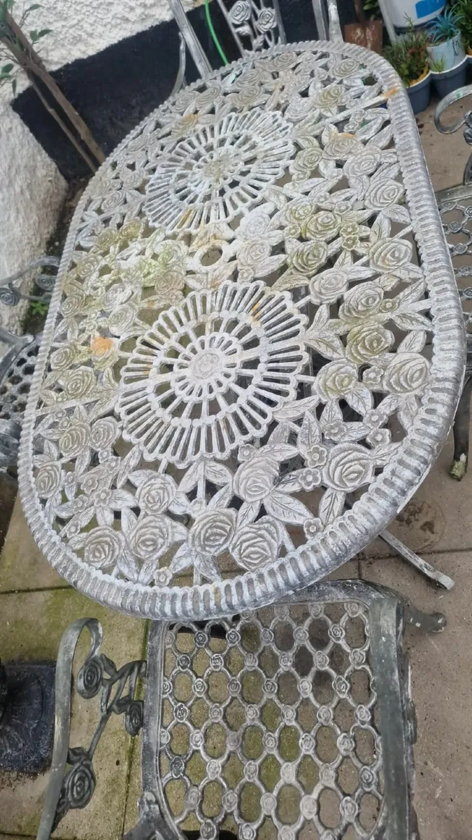 Garden table and chairs - Image 3