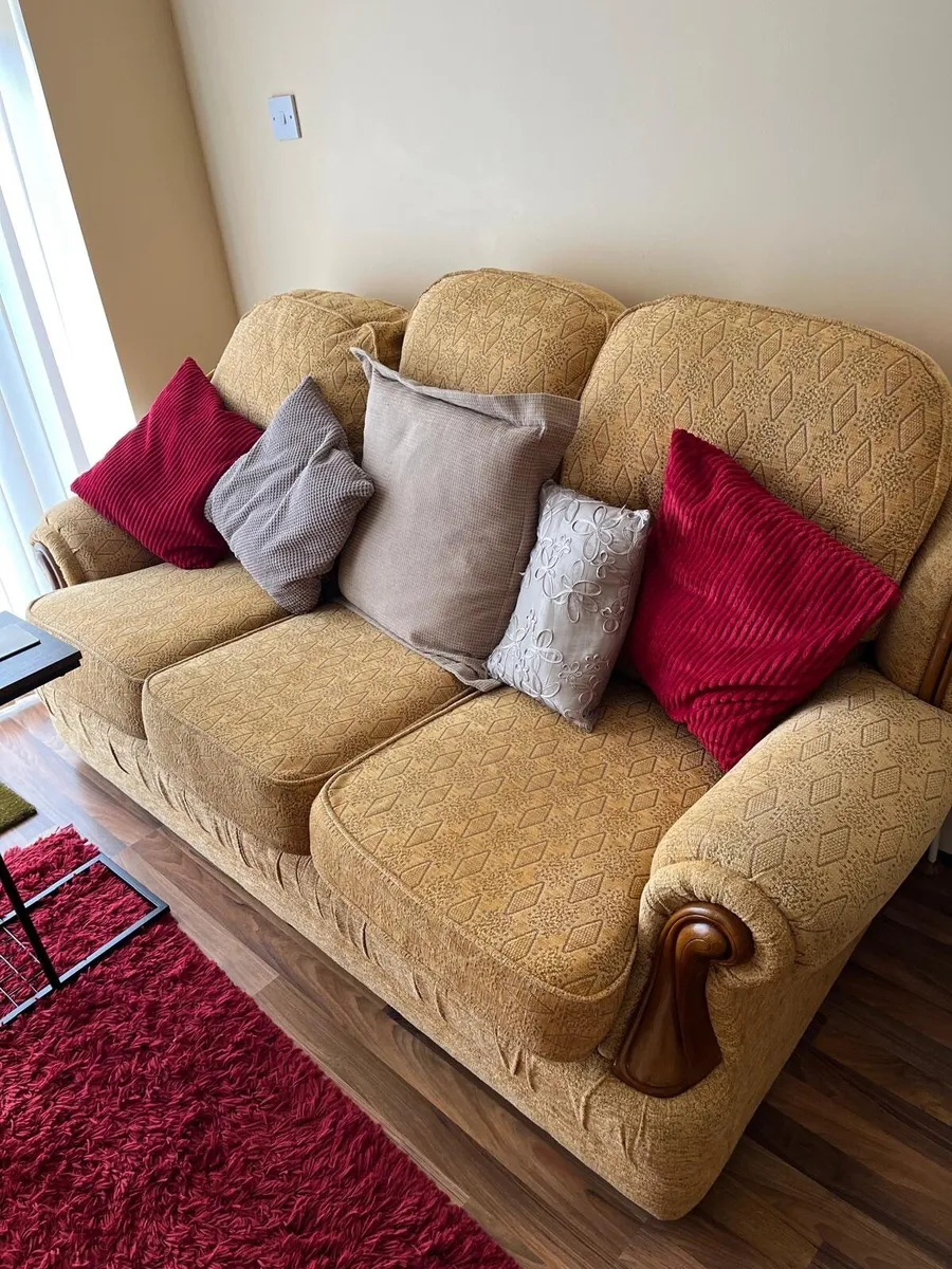 Couch & 2 chairs - Image 1