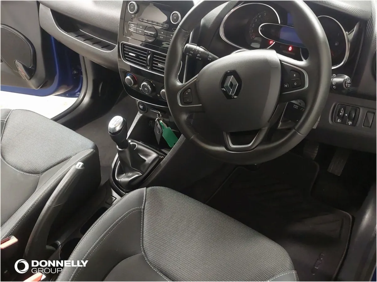 Renault Clio Hatchback Play - Image 4