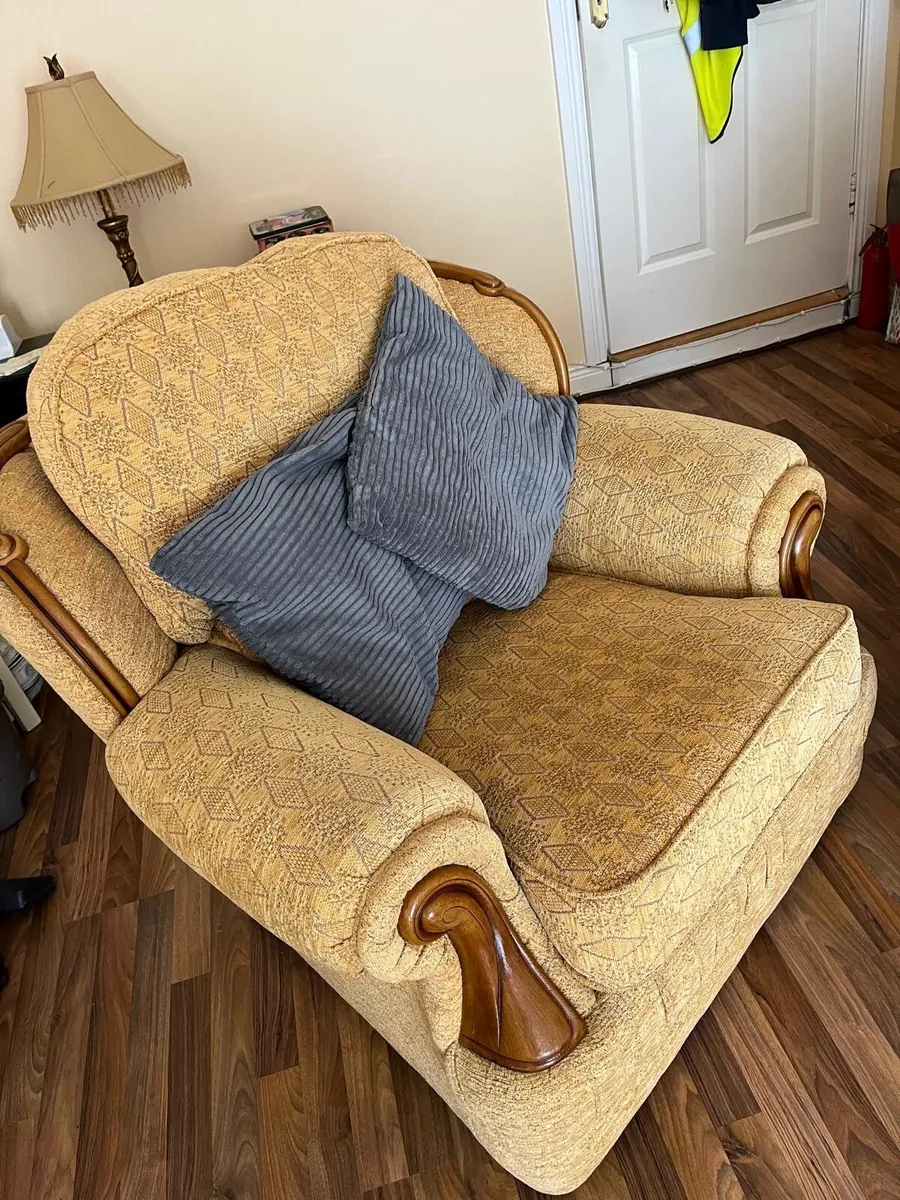 Couch & 2 chairs - Image 3