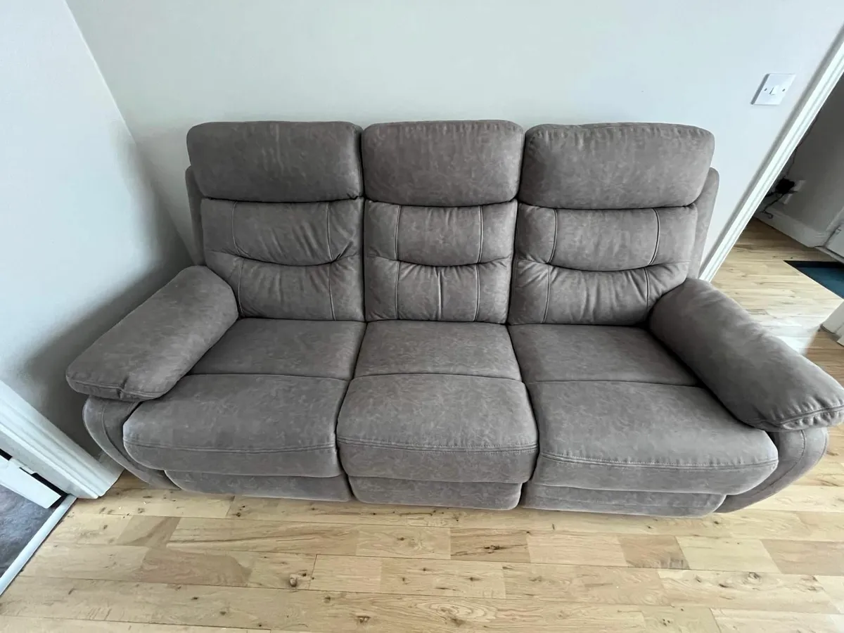 Modern Reclining Sofa – Excellent Condition! - Image 2