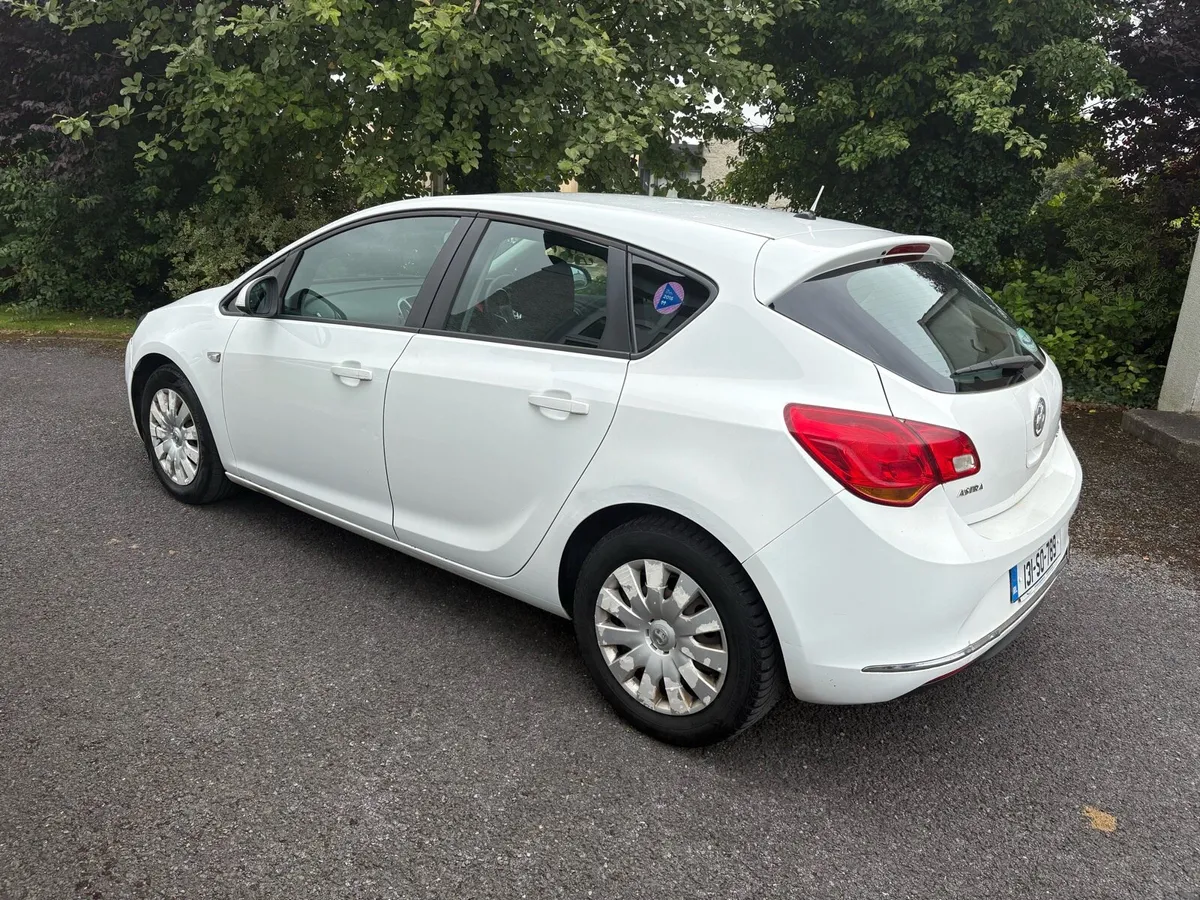 2013 Vauxhall Astra Hatchback 1.7 Diesel NCT&TAX.. - Image 4