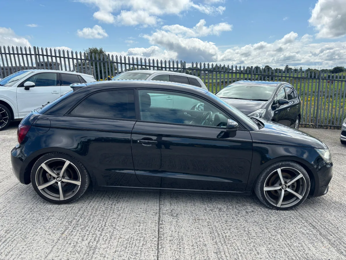 Audi A1 TFSI Automatic 2011 - Image 3