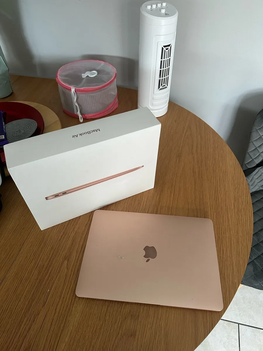 MacBook Air - Image 2