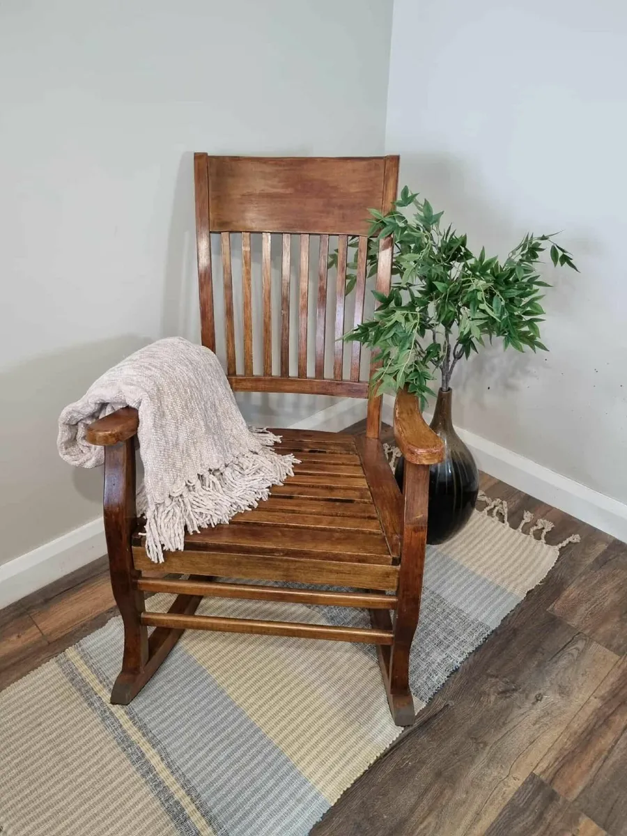 Rocking chair - Image 1