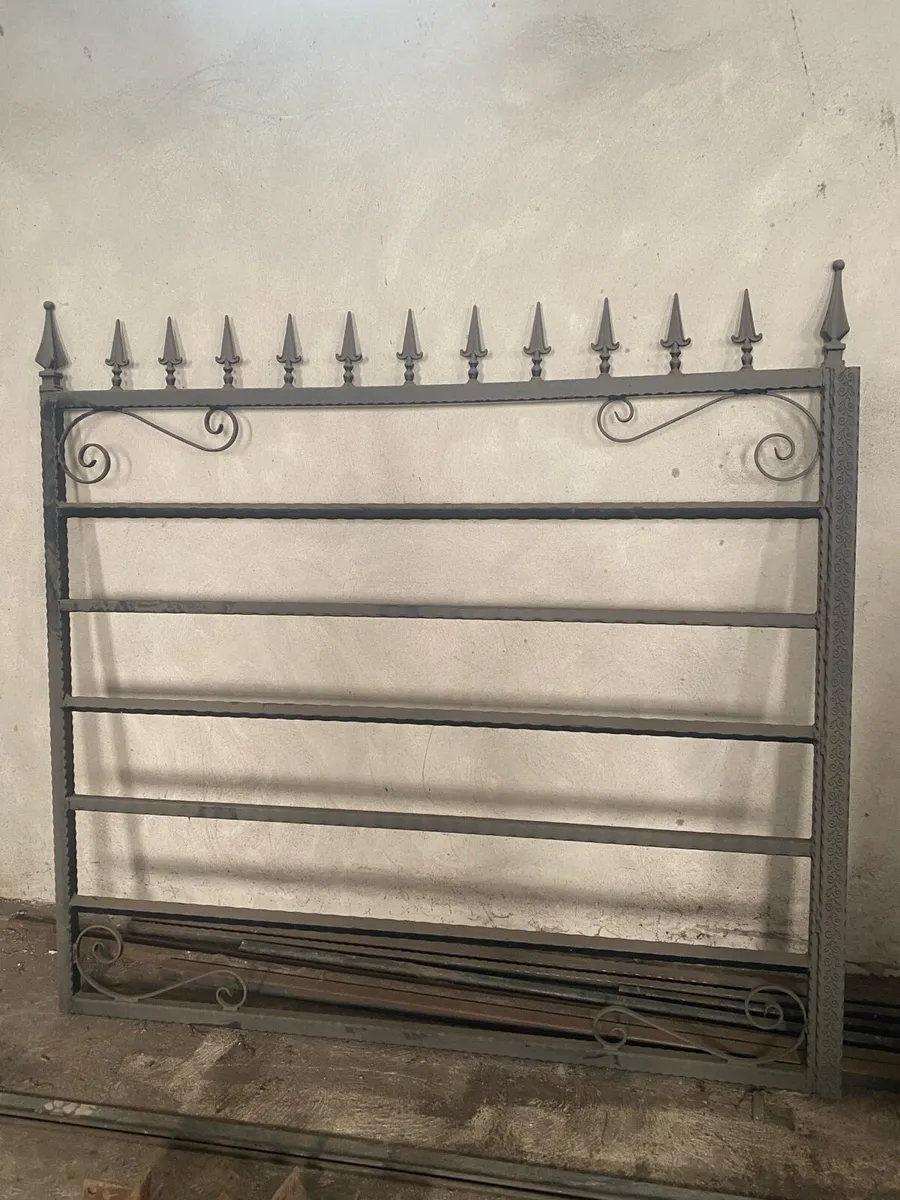 12 foot entrance gates new - Image 1