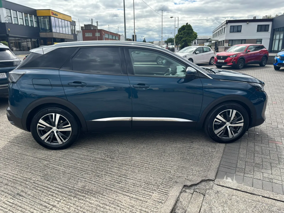 2021 Peugeot 3008 Allure Hybrid - Image 3