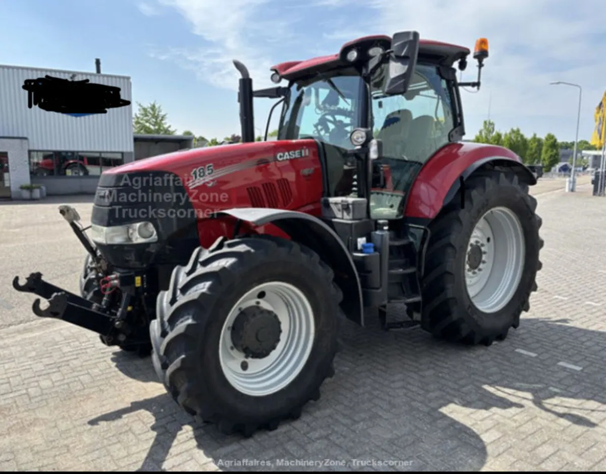 Selection of New Holland and Case tractors - Image 2