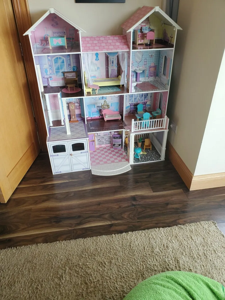 Doll house - Image 2