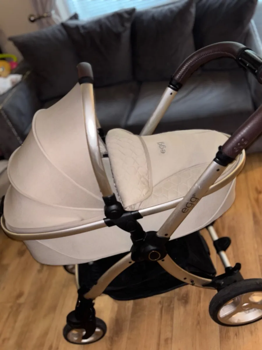 Egg Pram - Image 1