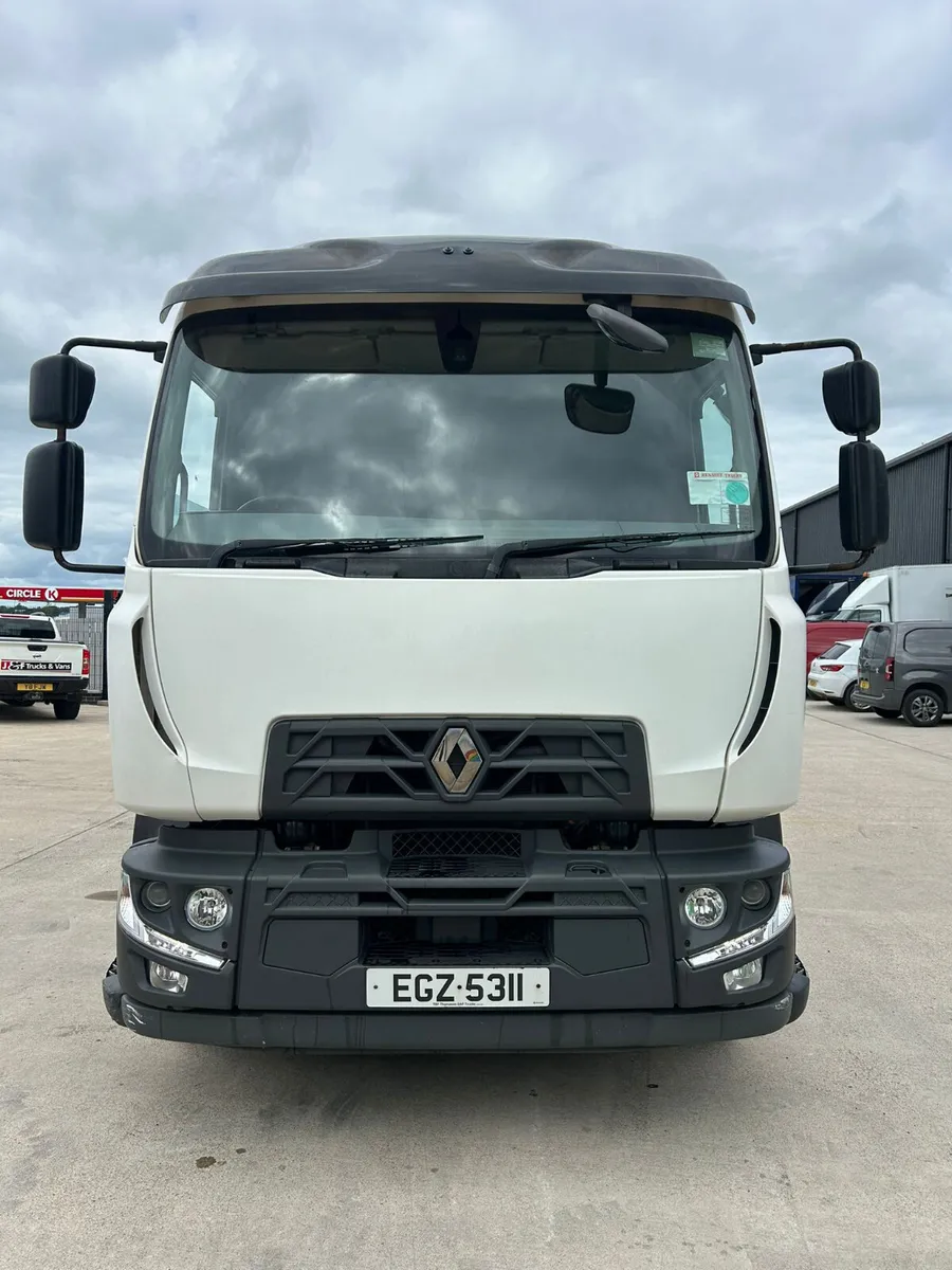June 2017 Renault D18 230 18 Tonne - Image 2