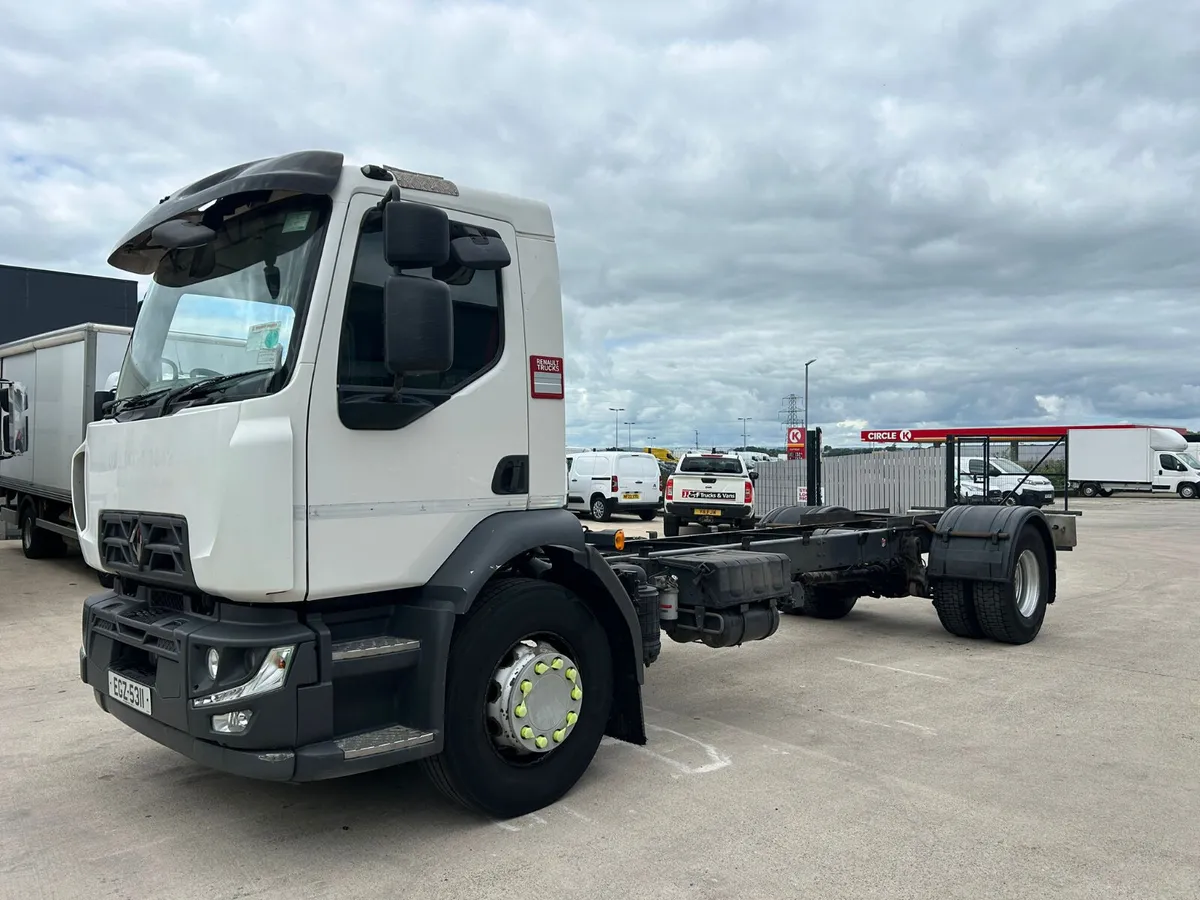 June 2017 Renault D18 230 18 Tonne - Image 3
