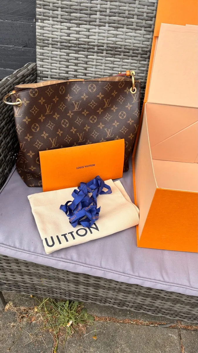 Louis Vuitton bag Graceful pm - Image 1