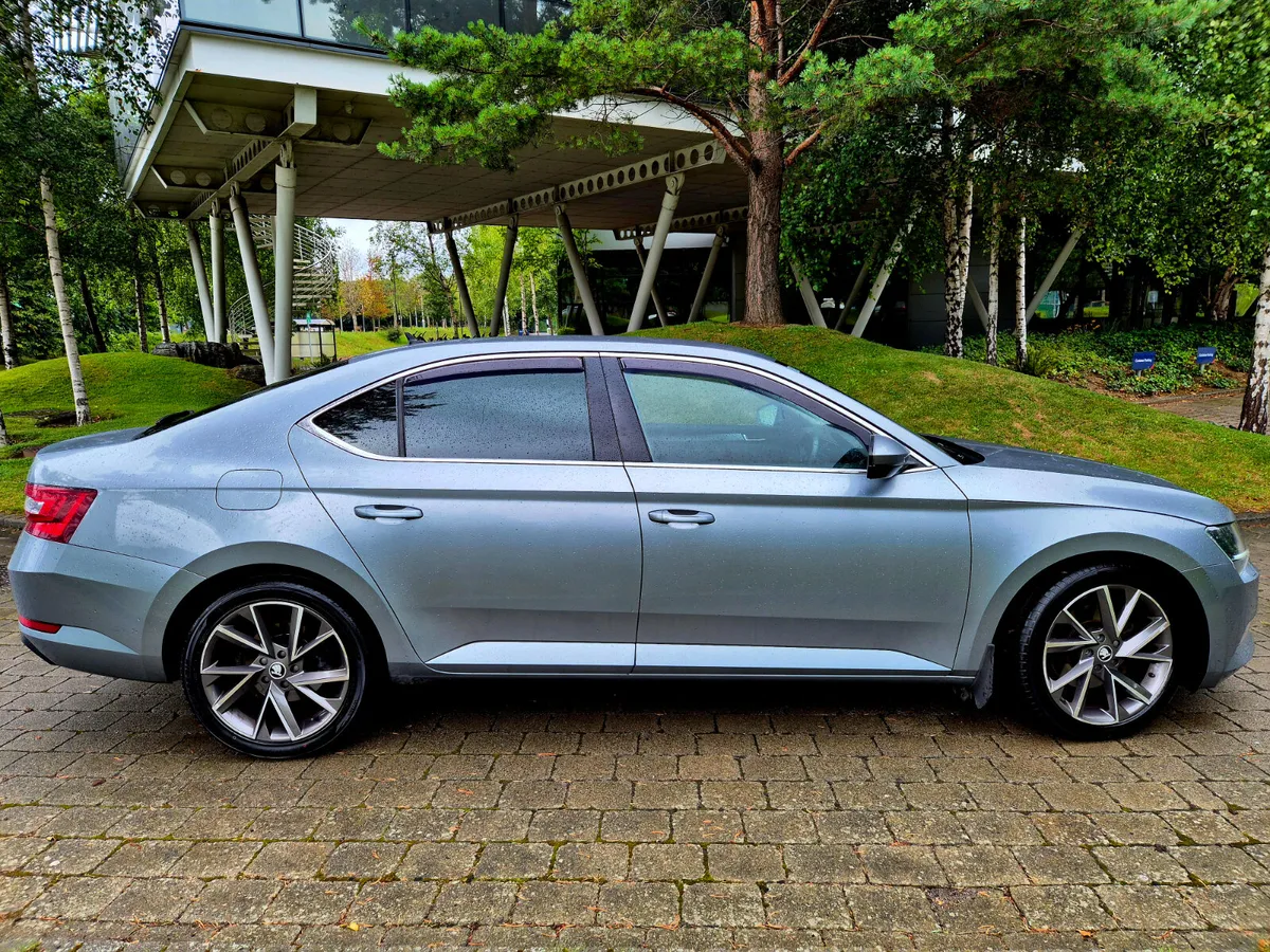 Skoda Superb 2.0Tdi Executive Leather interior - Image 2