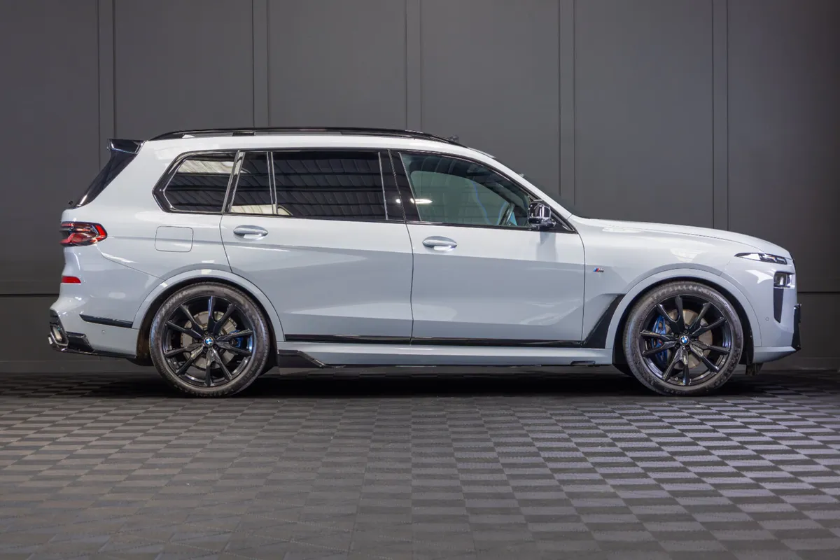 2023 BMW X7 X-Drive 40d M-Sport 2 Seat Commercial - Image 2