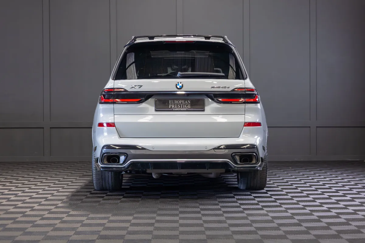 2023 BMW X7 X-Drive 40d M-Sport 2 Seat Commercial - Image 4