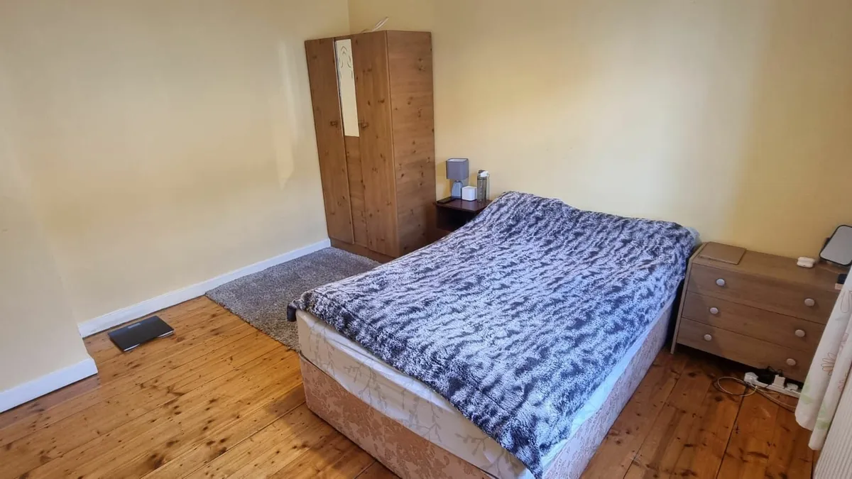 Cozy Double Bedroom & Home Office space For Rent - Image 2