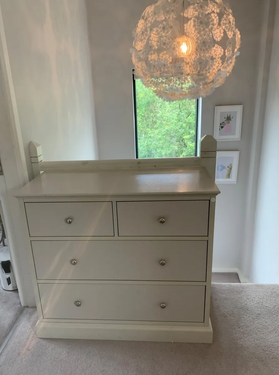 Chest of drawers - Image 1