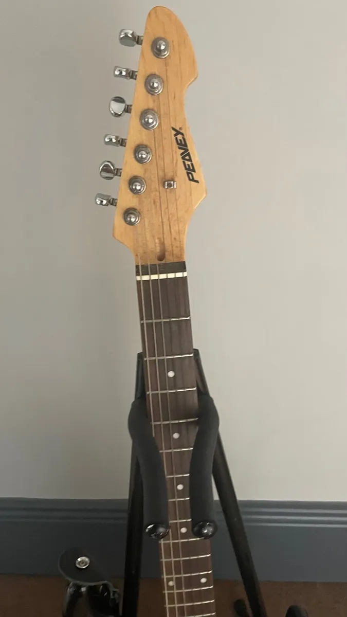 Peavey elactric guitar - Image 1