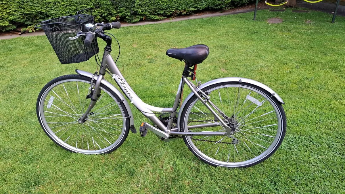 Ladies bicycle - Image 1