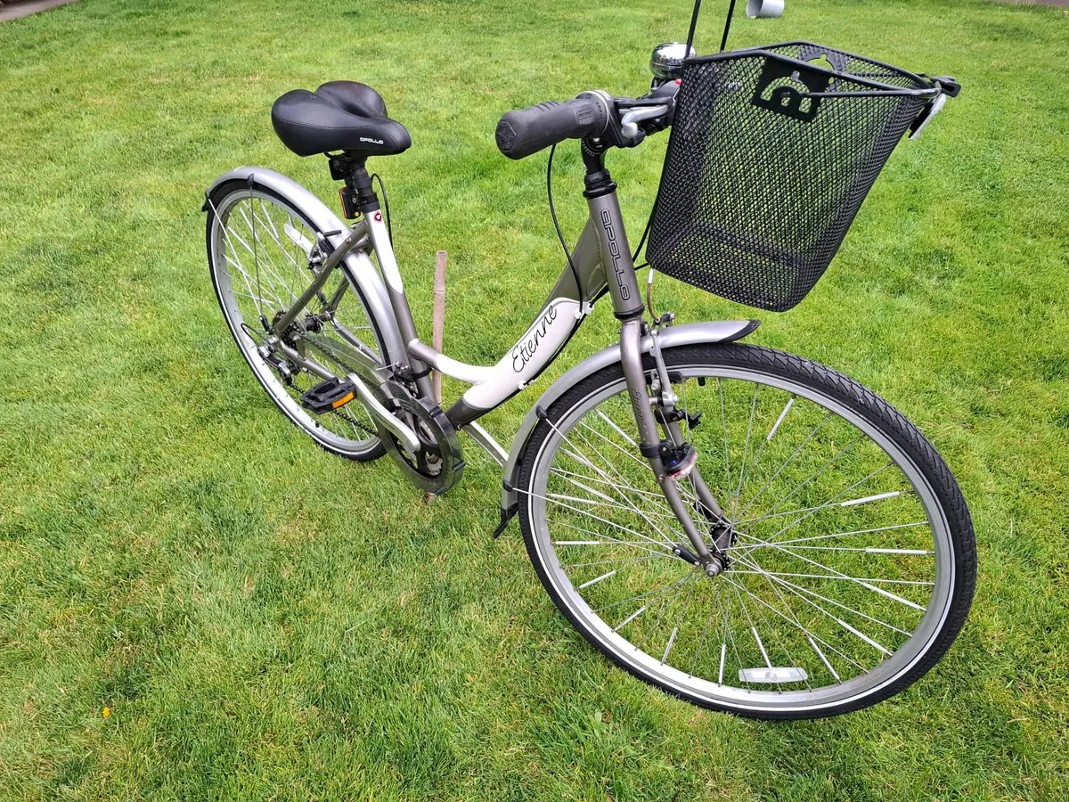 Ladies bicycle - Image 4