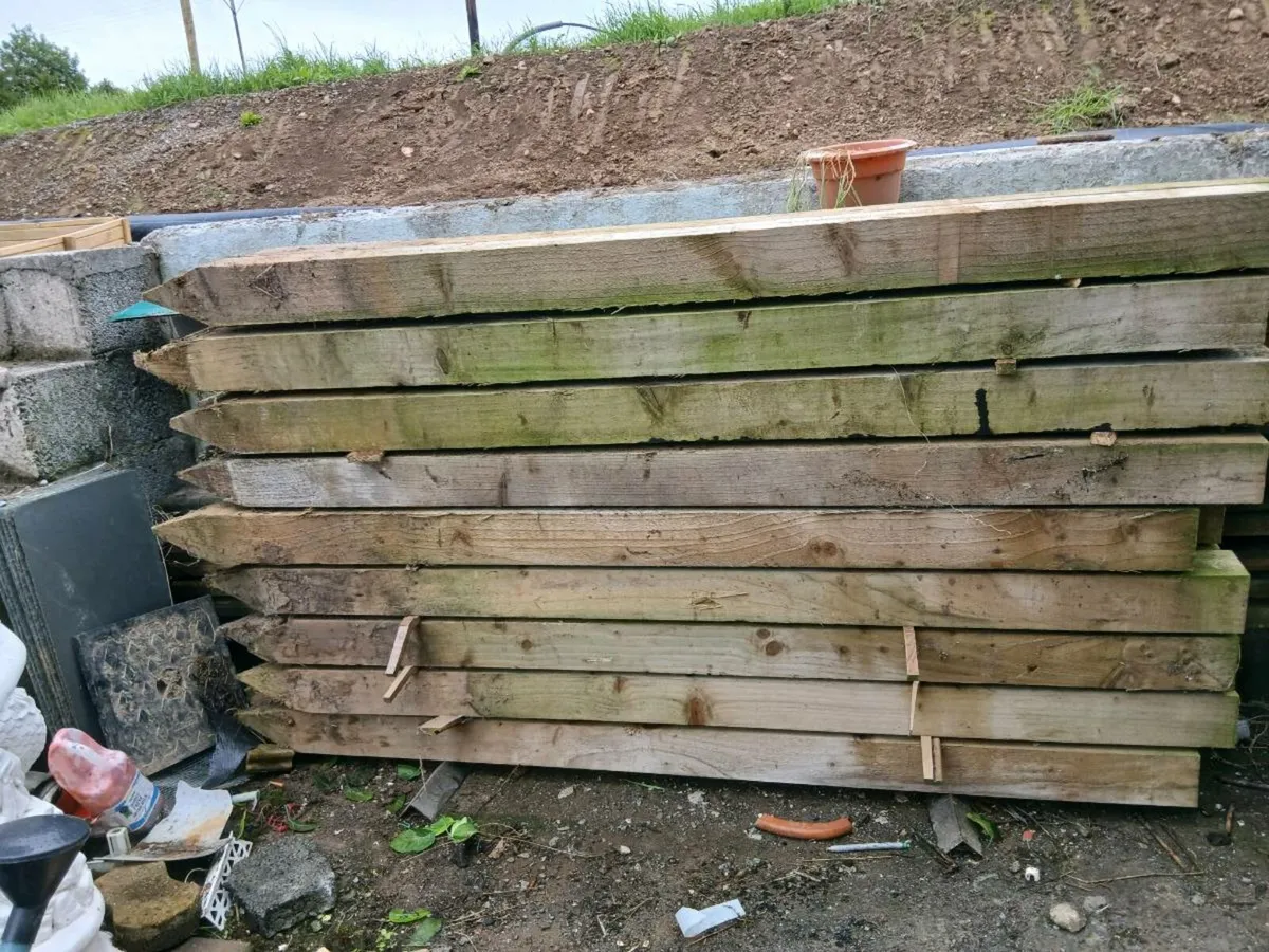 Fencing stakes - Image 1