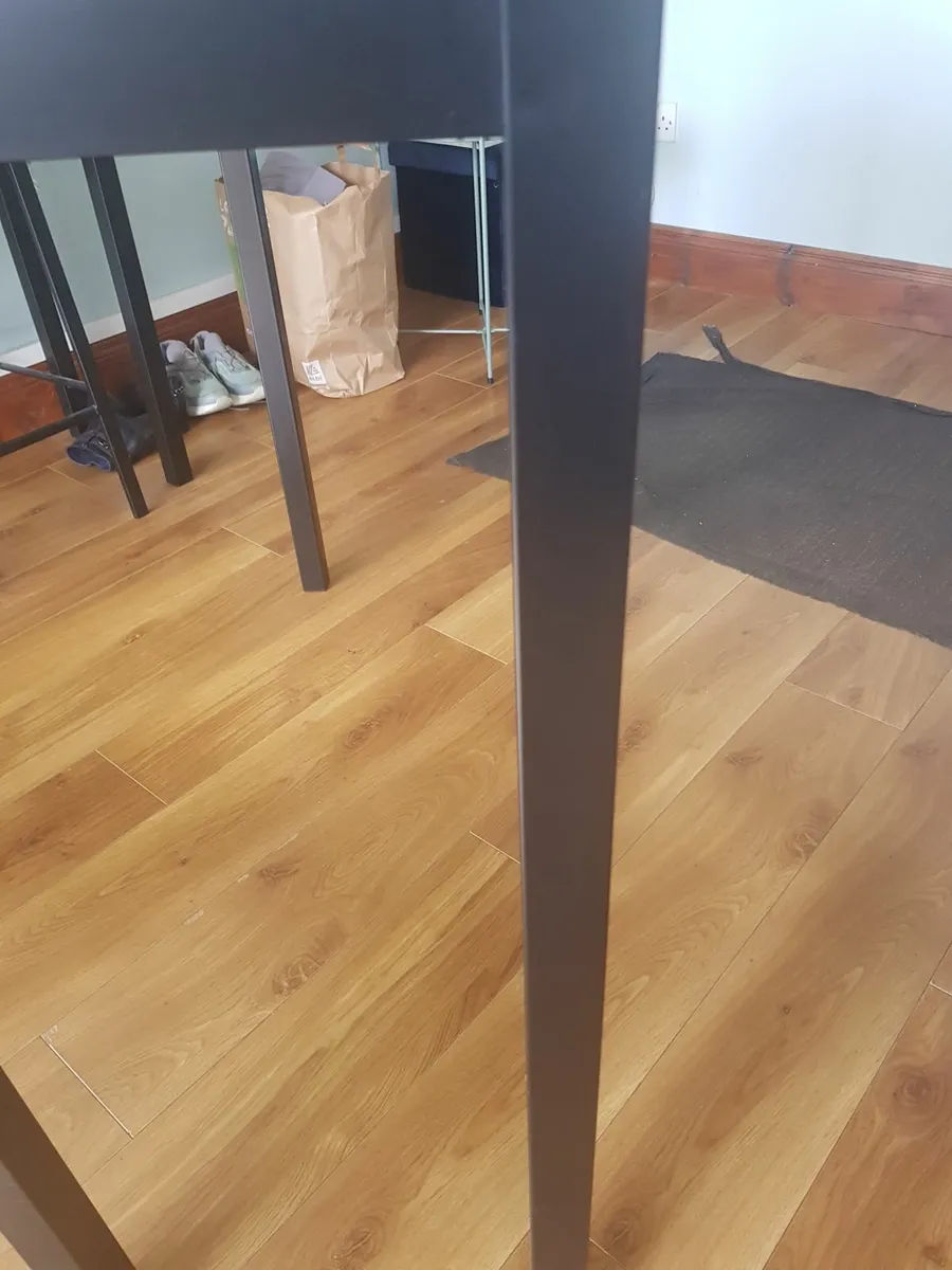 Kitchen table - Image 1