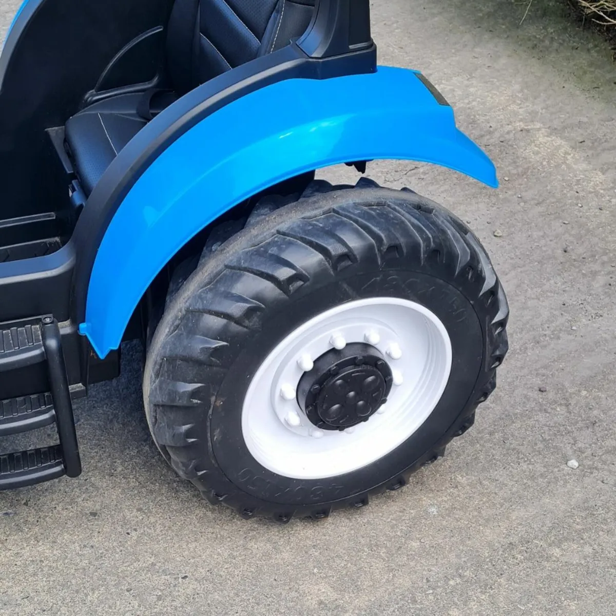 Kids New Holland T7 Tractor - Demo - Image 2