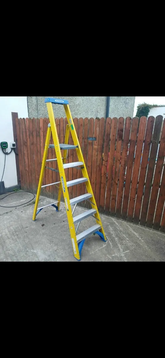 8 Foot Werner Fibreglass Ladder (LIKE NEW) - Image 3